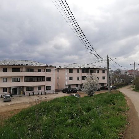 Ella Doo Apartament - 15 Min De Palas Hlincea ภายนอก รูปภาพ