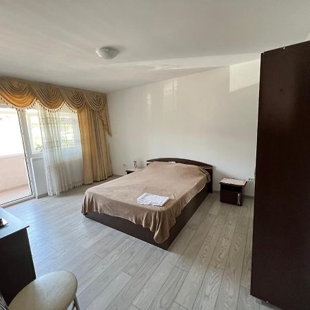 Ella Doo Apartament - 15 Min De Palas Hlincea ภายนอก รูปภาพ