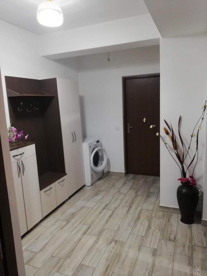 Ella Doo Apartament - 15 Min De Palas Hlincea ภายนอก รูปภาพ