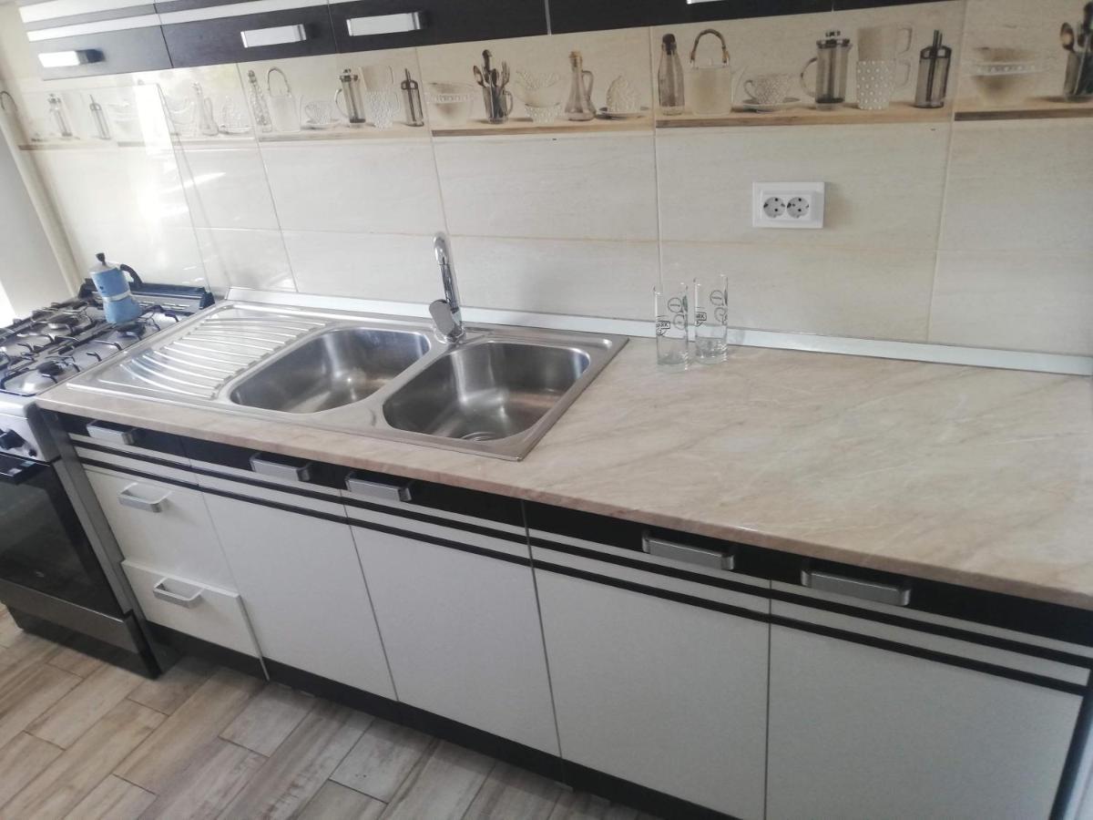 Ella Doo Apartament - 15 Min De Palas Hlincea ภายนอก รูปภาพ