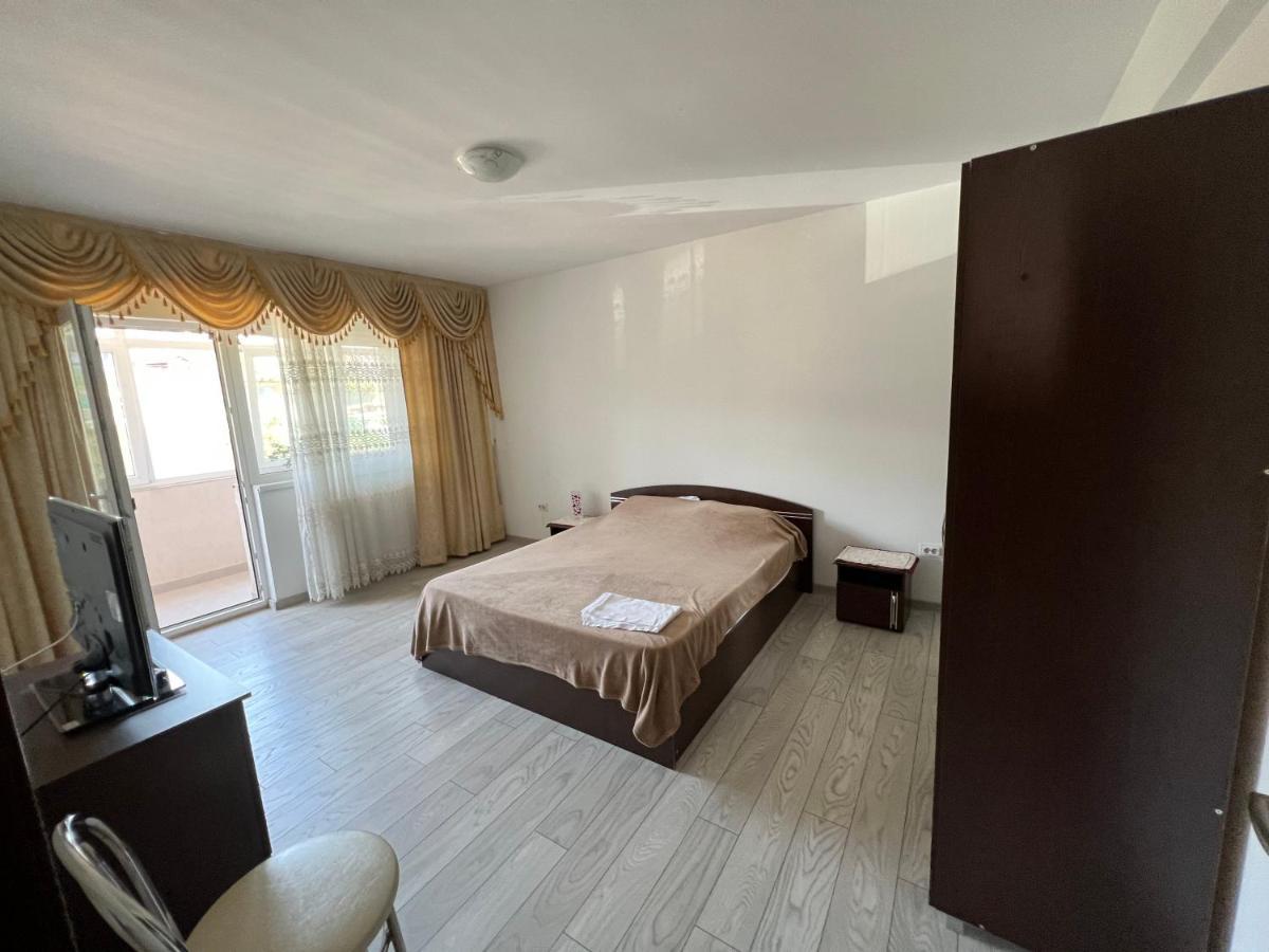 Ella Doo Apartament - 15 Min De Palas Hlincea ภายนอก รูปภาพ