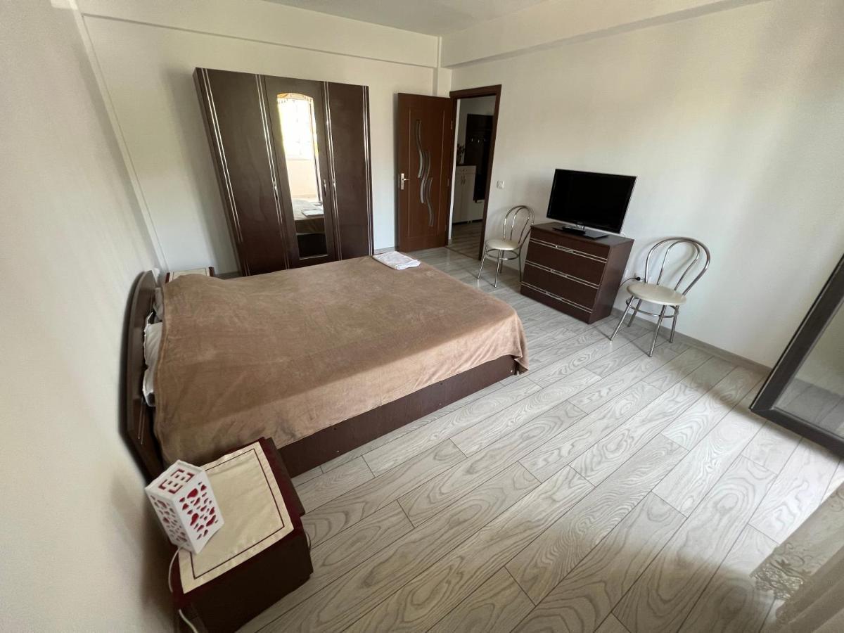 Ella Doo Apartament - 15 Min De Palas Hlincea ภายนอก รูปภาพ